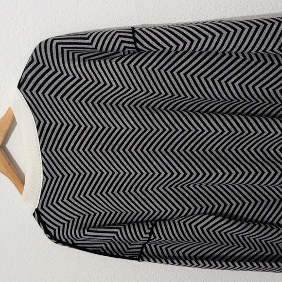 Anrabess Chevron Pattern Black and White Oversized Sweater Size Medium Fall Cozy - Picture 5 of 7